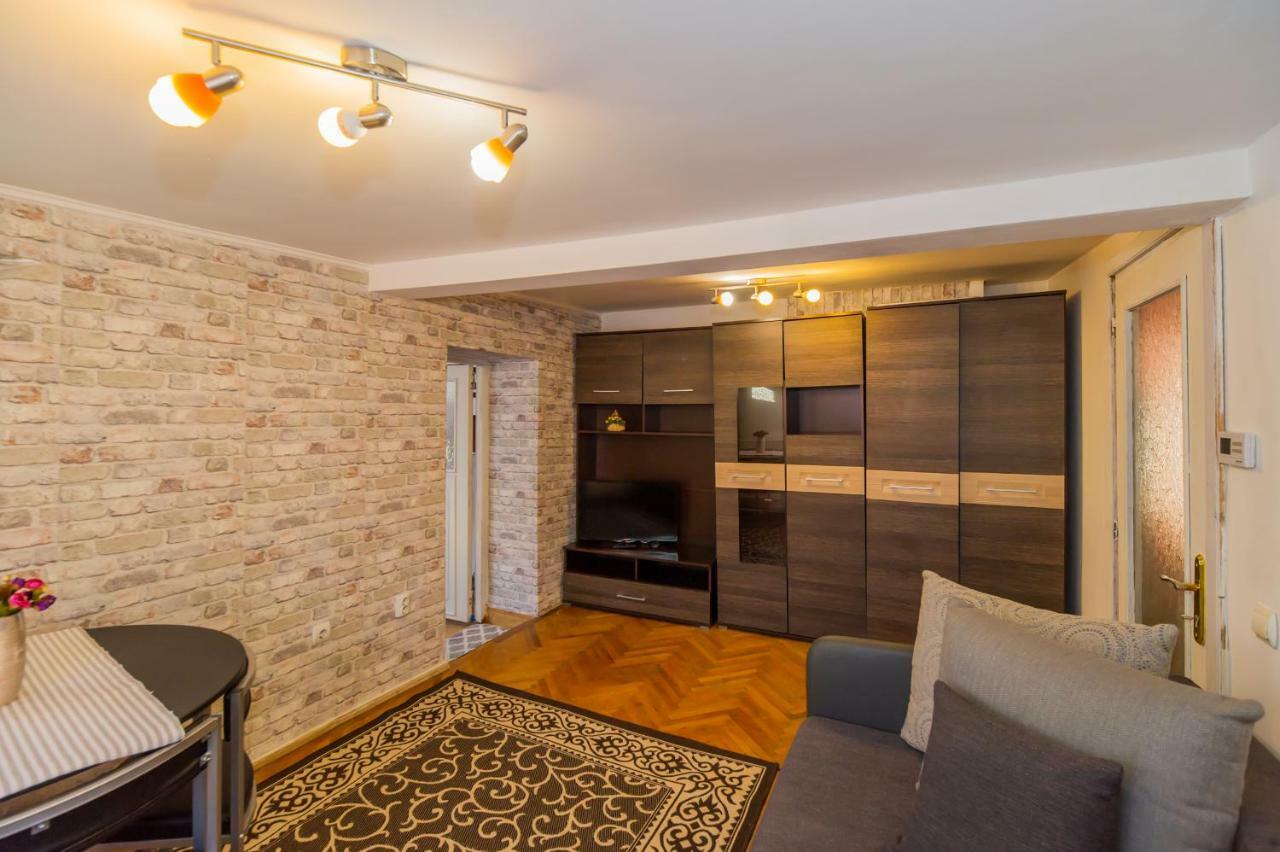 Rooftop Central Apartment Braşov Buitenkant foto