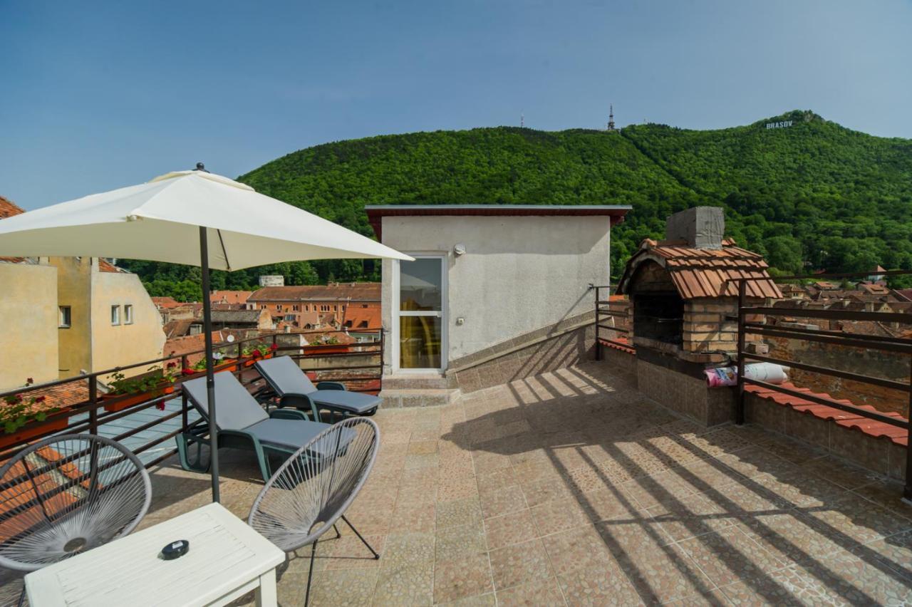 Rooftop Central Apartment Braşov Buitenkant foto